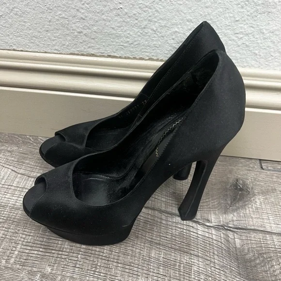 YVES SAINT LAURENT BLACK SATIN PALAIS PLATFORMS - Picture 2 of 8